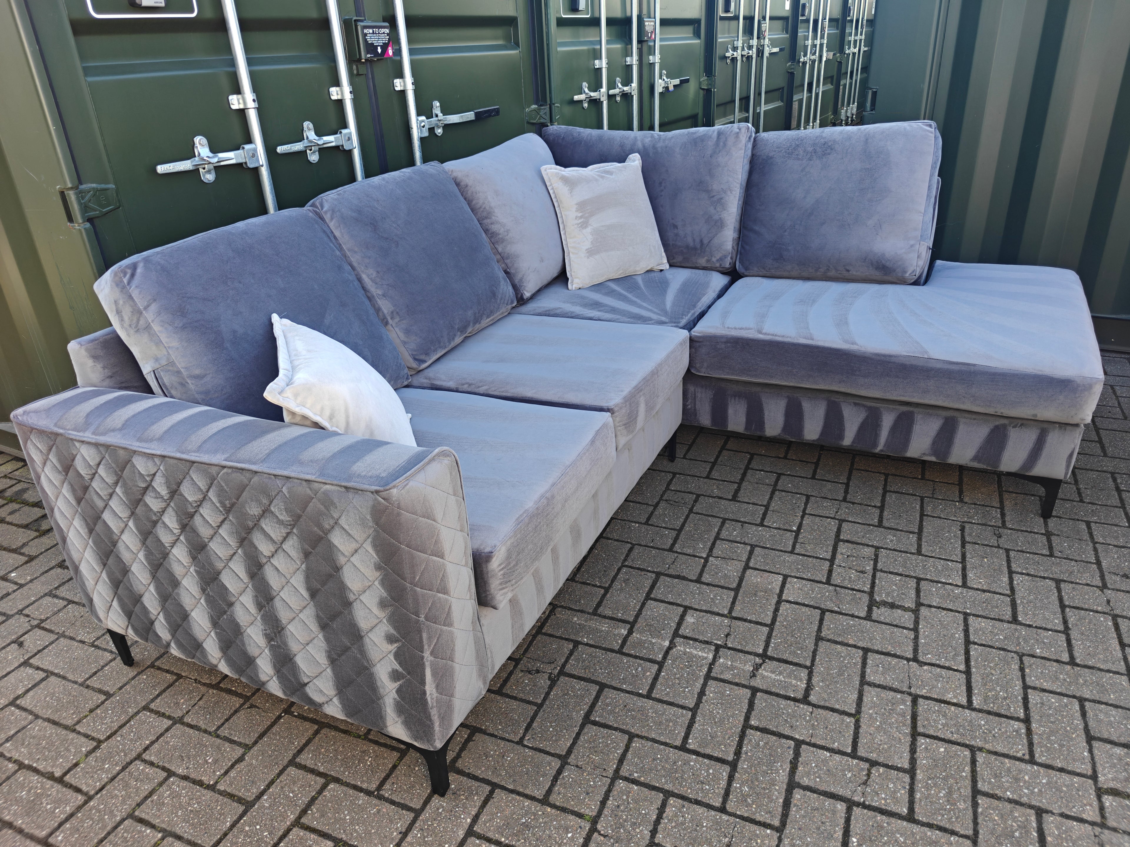 Luxury Grey Velvet Corner Sofa – Like New (6 Months Old)
