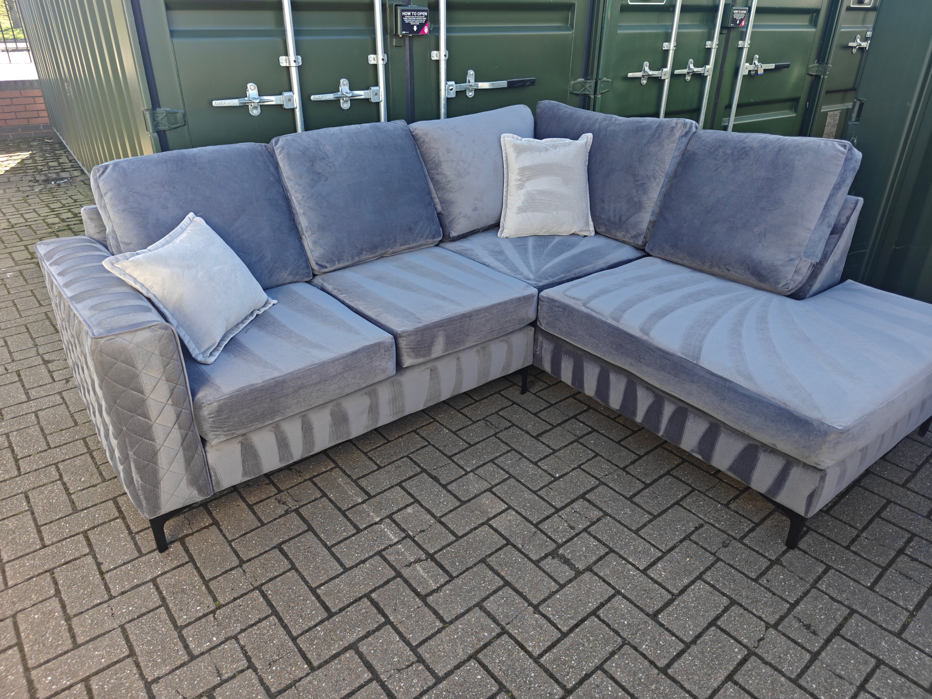 Luxury Grey Velvet Corner Sofa – Like New (6 Months Old)