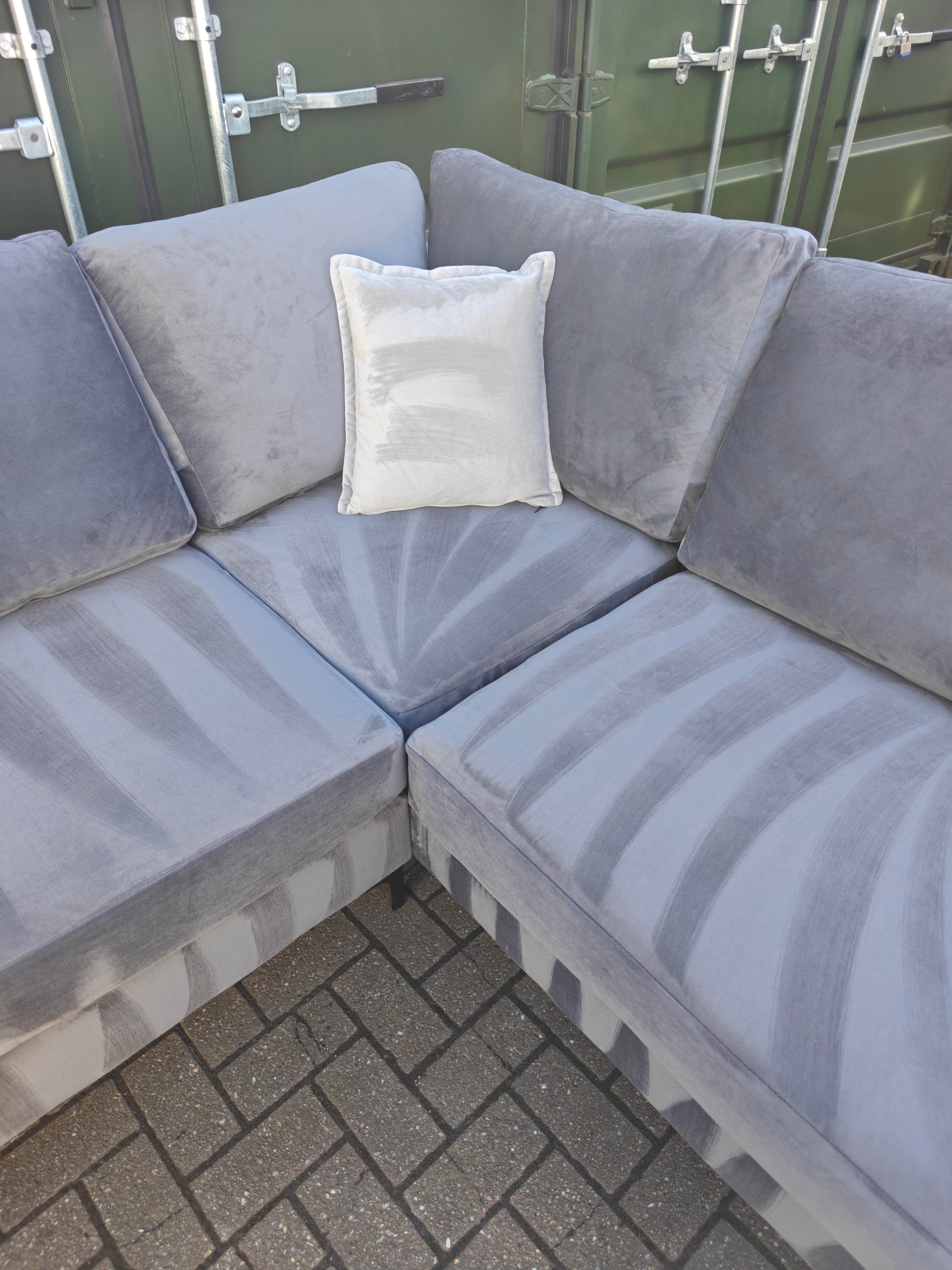 Luxury Grey Velvet Corner Sofa – Like New (6 Months Old)