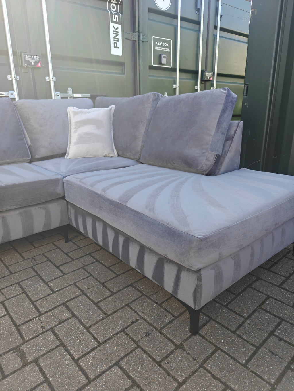 Luxury Grey Velvet Corner Sofa – Like New (6 Months Old)